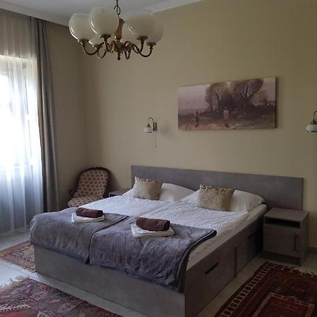 Ketbodonyi Apartments ภายนอก รูปภาพ
