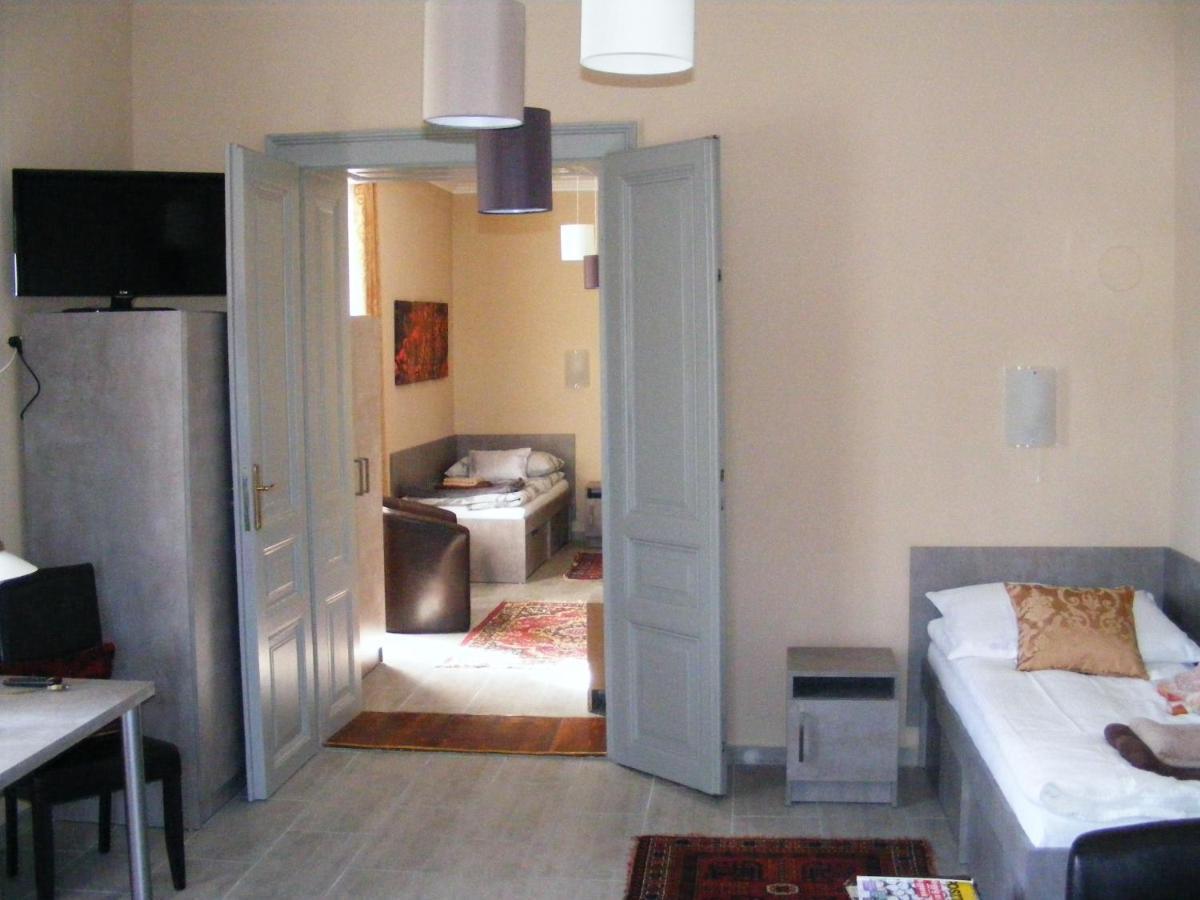 Ketbodonyi Apartments ภายนอก รูปภาพ