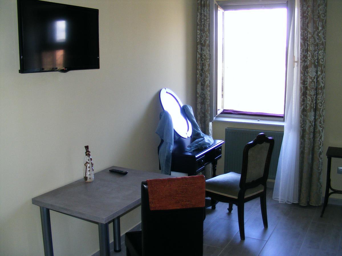 Ketbodonyi Apartments ภายนอก รูปภาพ